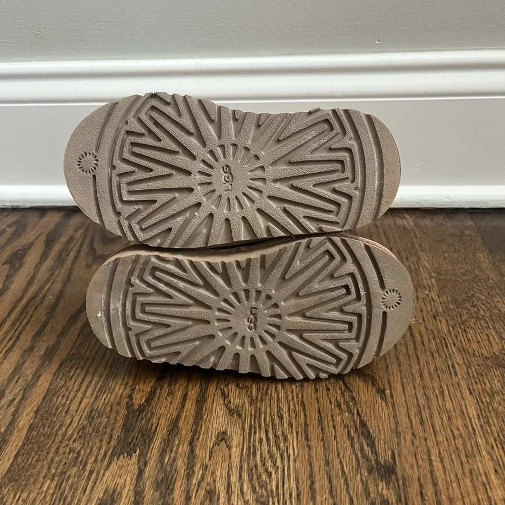 Ugg Toddler Jona Boots with Button, Size 10 - Picture 2 of 9